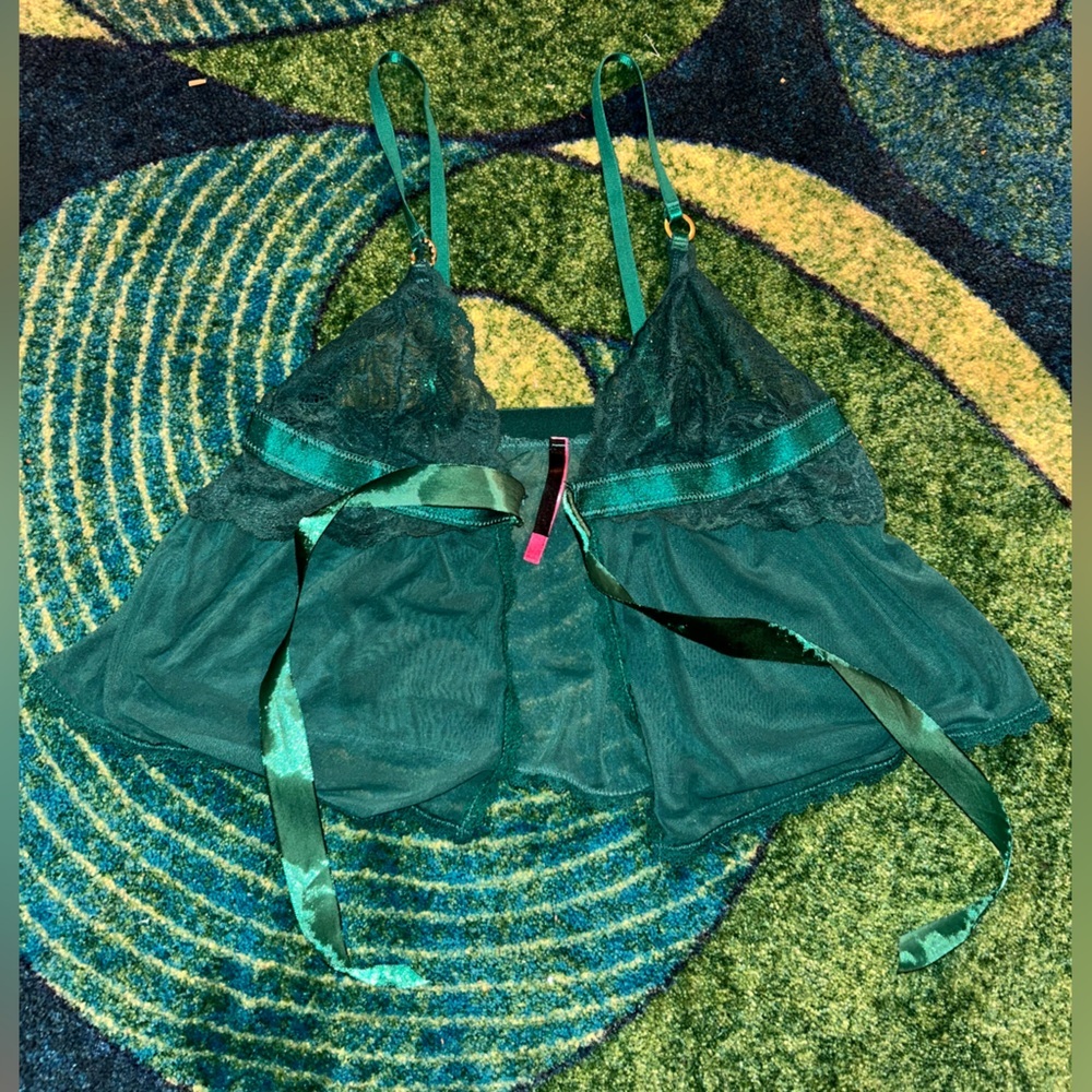 Victoria's Secret Green Chemise with Elegant Silhouette